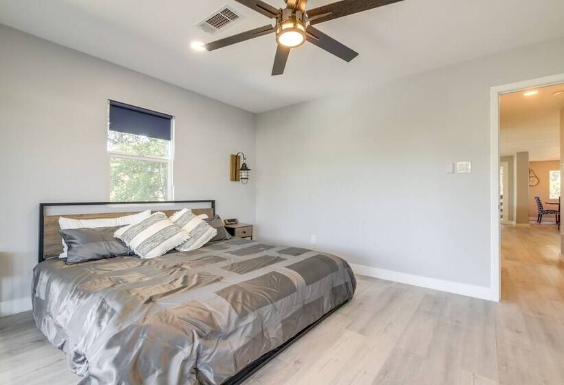 Lago Vista Vacation Rental W/ Fireplace!