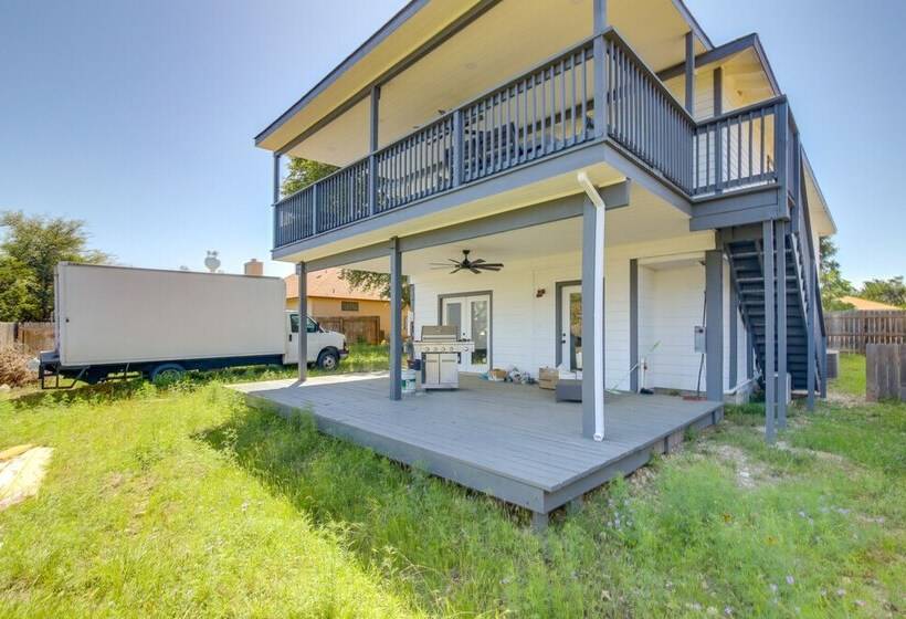 Lago Vista Vacation Rental W/ Fireplace!