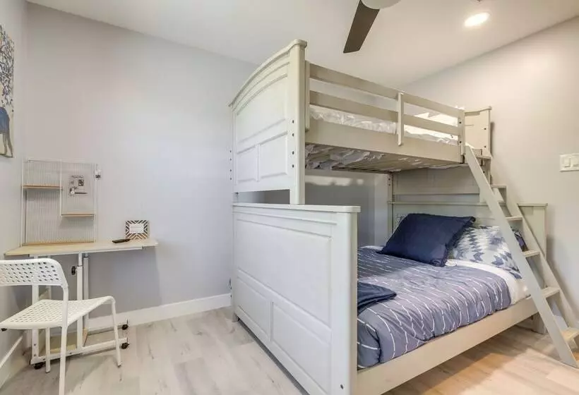 Lago Vista Vacation Rental W/ Fireplace!