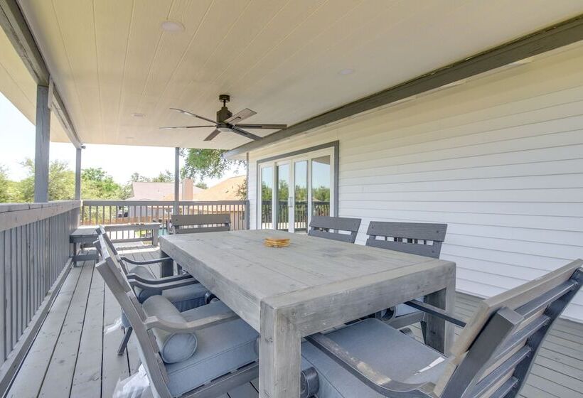 Lago Vista Vacation Rental W/ Fireplace!