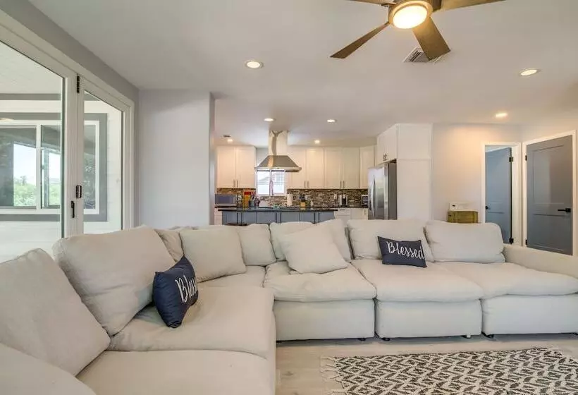 Lago Vista Vacation Rental W/ Fireplace!