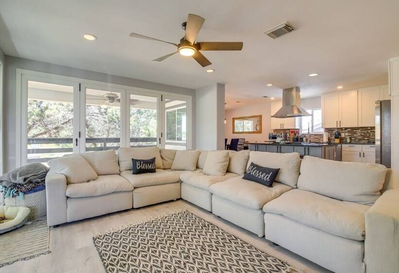 Lago Vista Vacation Rental W/ Fireplace!