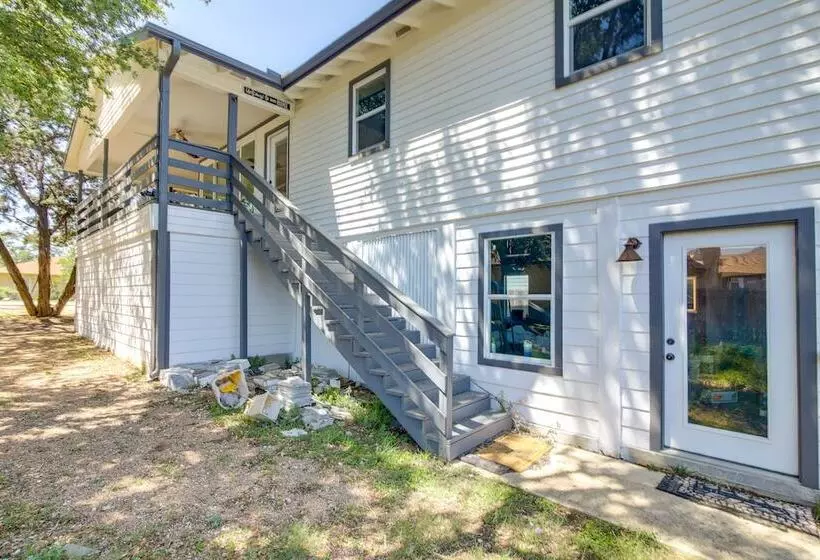 Lago Vista Vacation Rental W/ Fireplace!