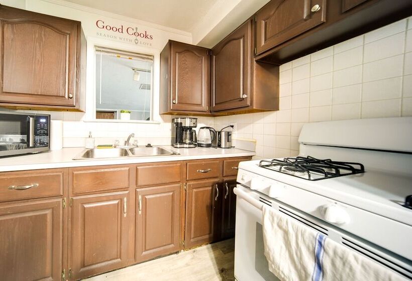 Pet Friendly Mayfield Heights Vacation Rental!