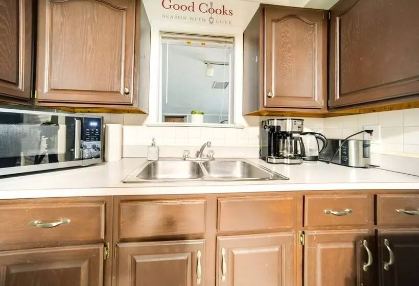 Pet Friendly Mayfield Heights Vacation Rental!