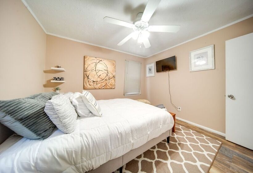 Pet Friendly Mayfield Heights Vacation Rental!