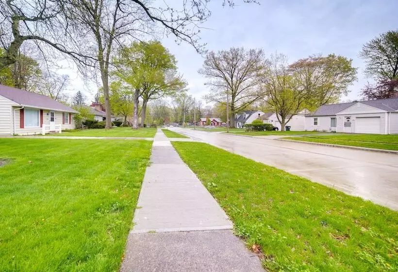 Pet Friendly Mayfield Heights Vacation Rental!