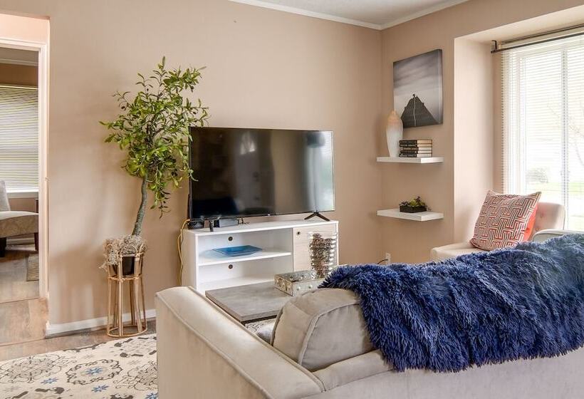 Pet Friendly Mayfield Heights Vacation Rental!