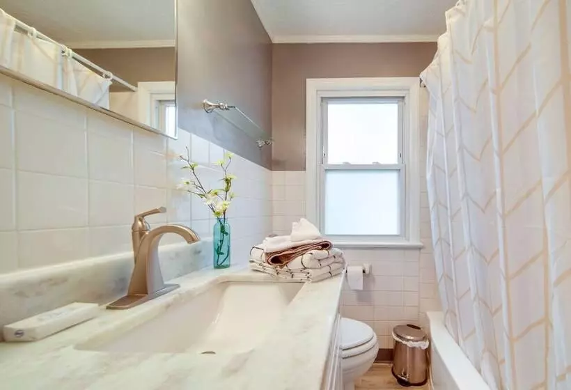 Pet Friendly Mayfield Heights Vacation Rental!