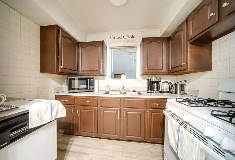 Pet Friendly Mayfield Heights Vacation Rental!