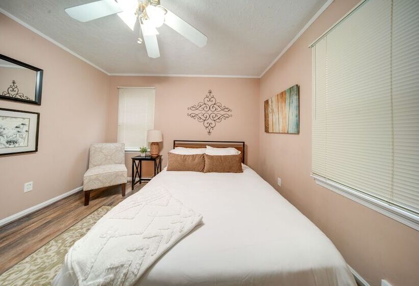 Pet Friendly Mayfield Heights Vacation Rental!