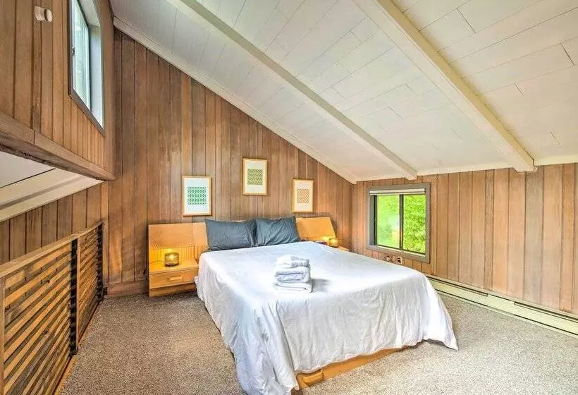 Pet Friendly Pocono Pines Rental W/ Hot Tub!