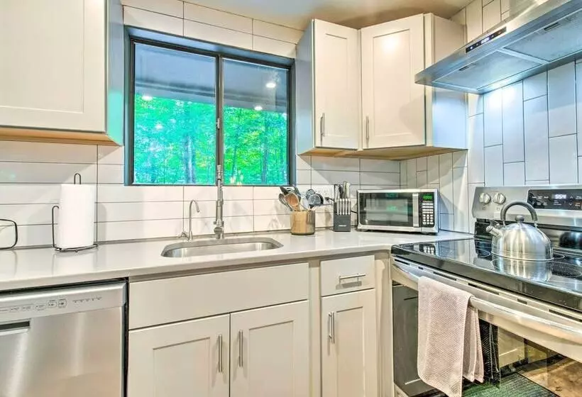 Pet Friendly Pocono Pines Rental W/ Hot Tub!