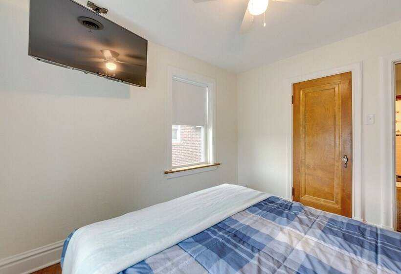 Pet Friendly St Louis Home W/ Grill & Backyard