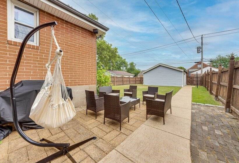 Pet Friendly St Louis Home W/ Grill & Backyard