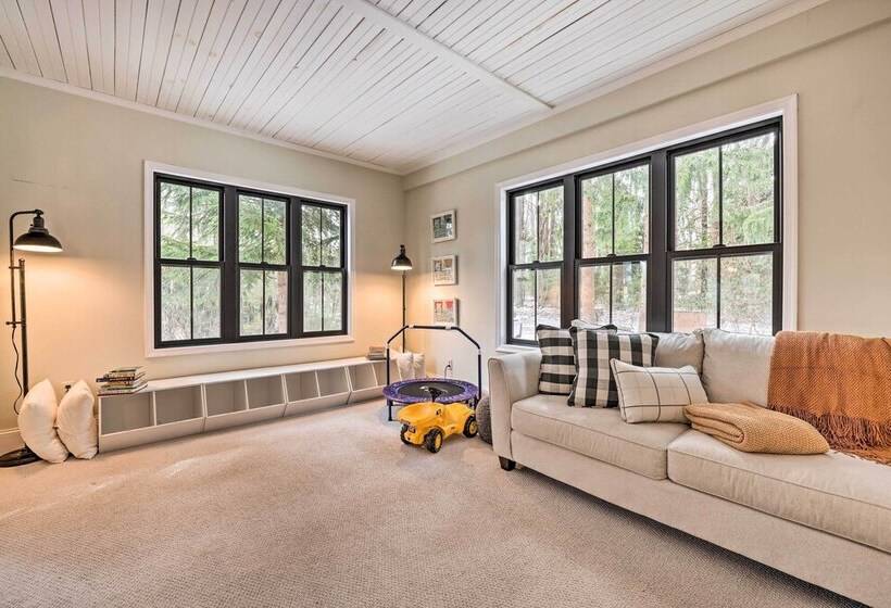 Pocono Pines Family Home W/ Private Hot Tub!