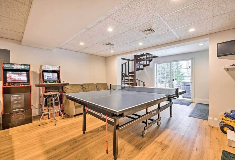 Pocono Pines Family Home W/ Private Hot Tub!
