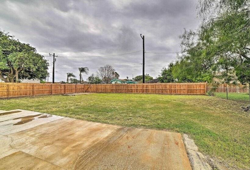 < 3 Mi To South Padre Beach: Port Isabel Home