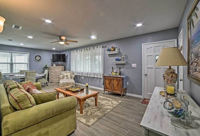 < 3 Mi To South Padre Beach: Port Isabel Home