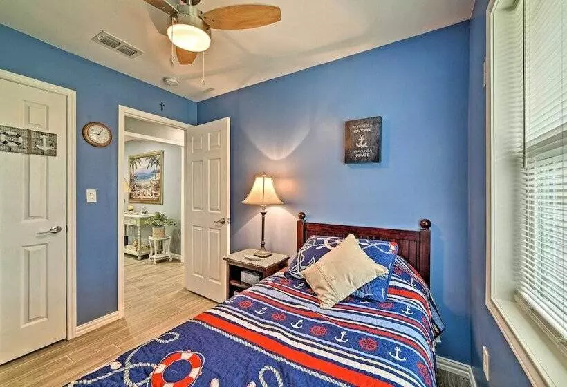 < 3 Mi To South Padre Beach: Port Isabel Home