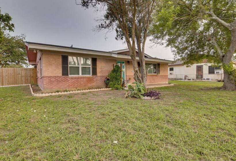 < 3 Mi To South Padre Beach: Port Isabel Home