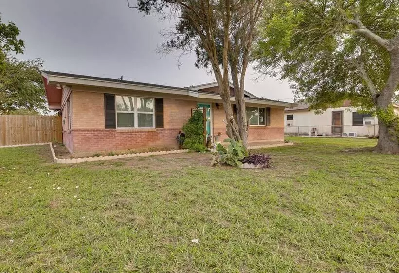 < 3 Mi To South Padre Beach: Port Isabel Home