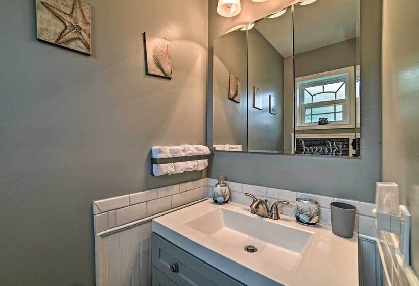 < 3 Mi To South Padre Beach: Port Isabel Home