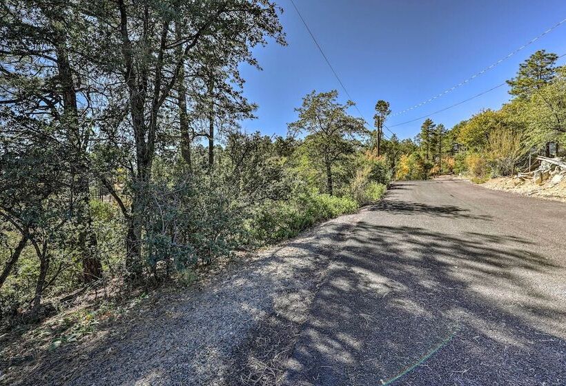 Prescott Cabin W/ Deck & Mtn Views: 4 Mi Downtown!