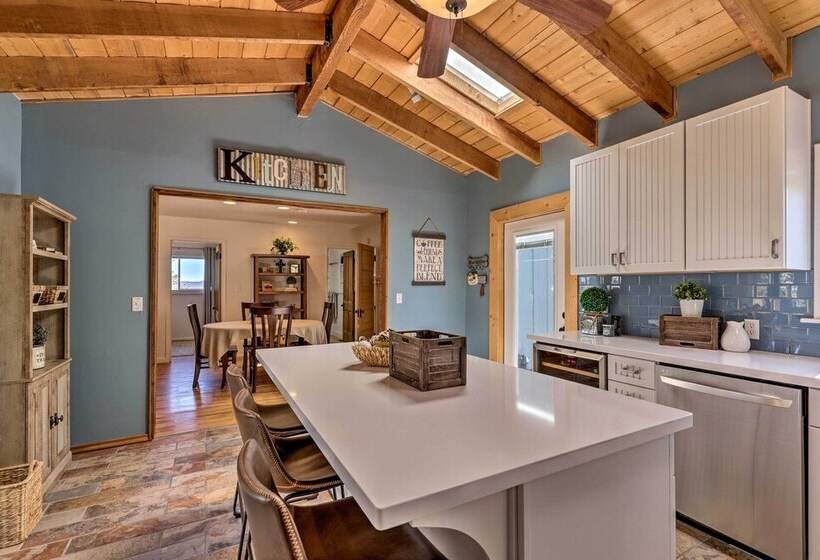 Prescott Cabin W/ Deck & Mtn Views: 4 Mi Downtown!