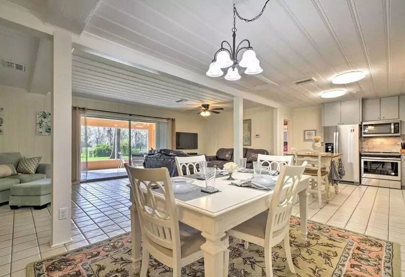 Rainbow River Oasis W/ Kayaks + Furnished Sunroom!