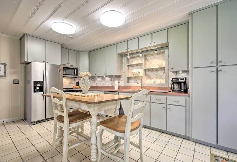 Rainbow River Oasis W/ Kayaks + Furnished Sunroom!