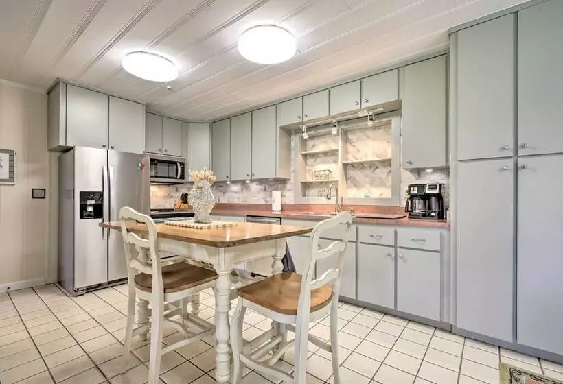 Rainbow River Oasis W/ Kayaks + Furnished Sunroom!