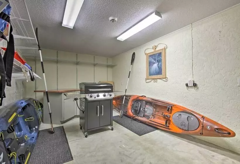 Rainbow River Oasis W/ Kayaks + Furnished Sunroom!