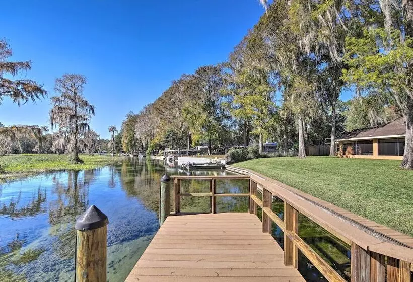 Rainbow River Oasis W/ Kayaks + Furnished Sunroom!