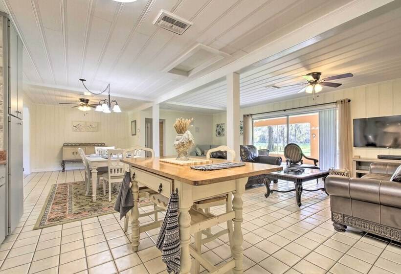 Rainbow River Oasis W/ Kayaks + Furnished Sunroom!