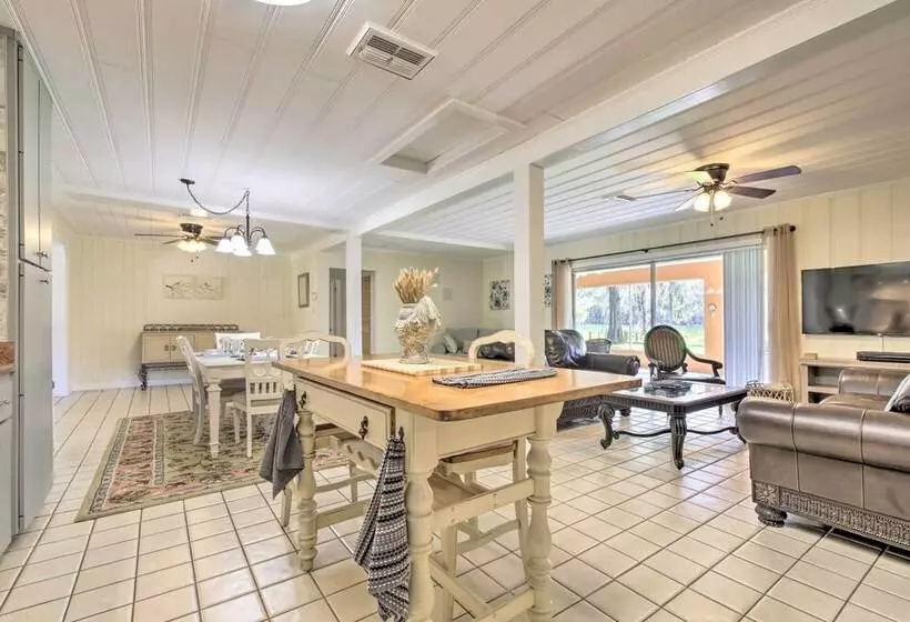 Rainbow River Oasis W/ Kayaks + Furnished Sunroom!