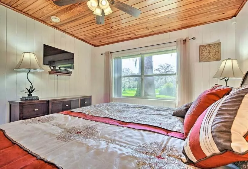 Rainbow River Oasis W/ Kayaks + Furnished Sunroom!