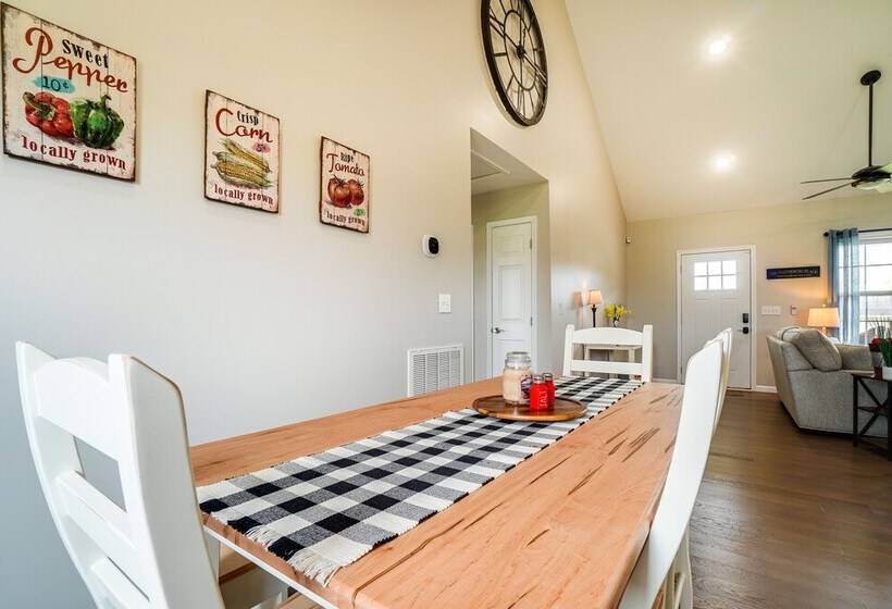 Near State Parks & Dtwn: Quaint Sparta Home!