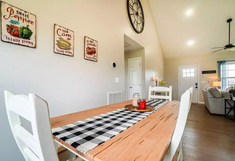 Near State Parks & Dtwn: Quaint Sparta Home!