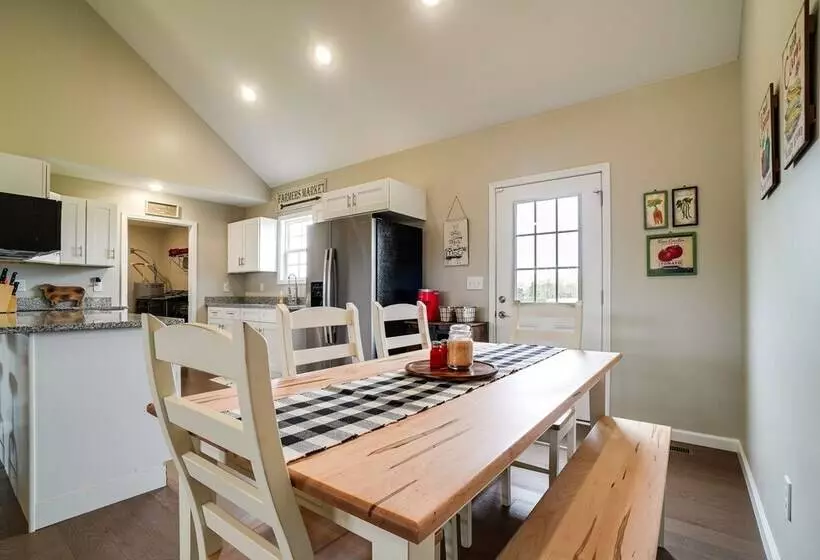 Near State Parks & Dtwn: Quaint Sparta Home!