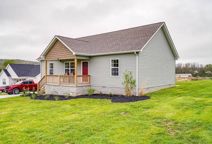 Near State Parks & Dtwn: Quaint Sparta Home!