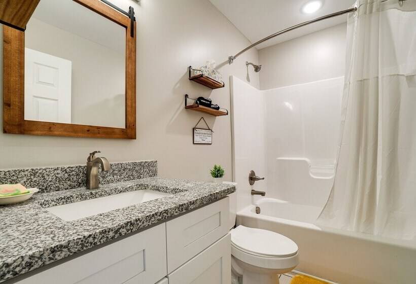 Near State Parks & Dtwn: Quaint Sparta Home!