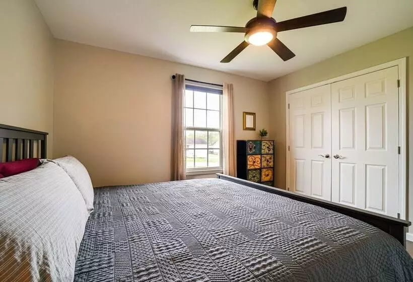 Near State Parks & Dtwn: Quaint Sparta Home!