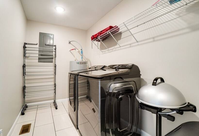 Near State Parks & Dtwn: Quaint Sparta Home!