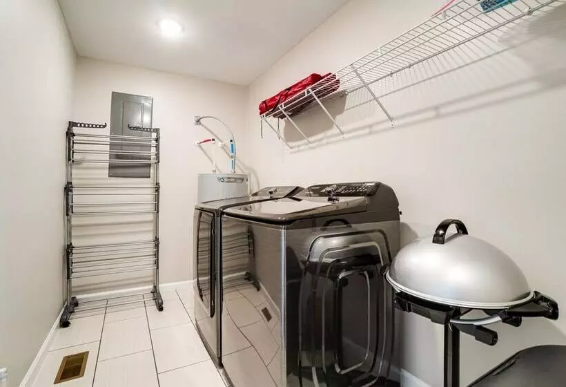 Near State Parks & Dtwn: Quaint Sparta Home!