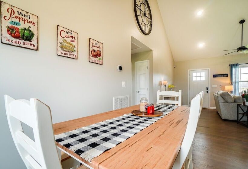 Near State Parks & Dtwn: Quaint Sparta Home!