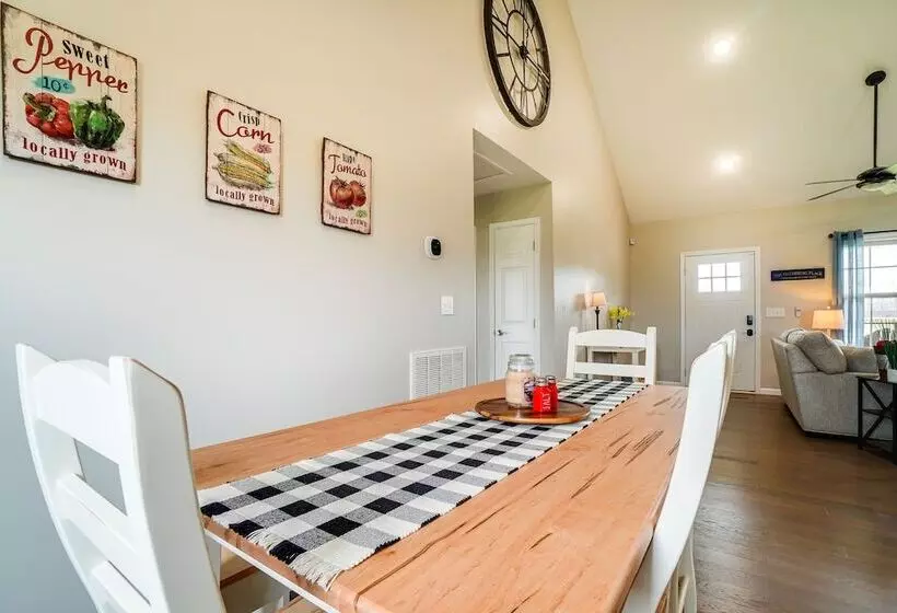 Near State Parks & Dtwn: Quaint Sparta Home!