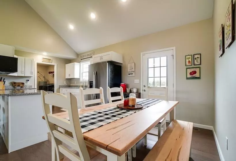 Near State Parks & Dtwn: Quaint Sparta Home!