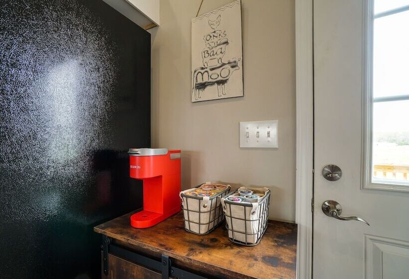 Near State Parks & Dtwn: Quaint Sparta Home!