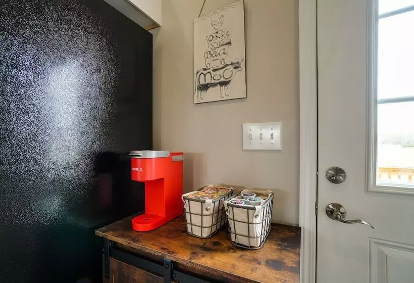 Near State Parks & Dtwn: Quaint Sparta Home!